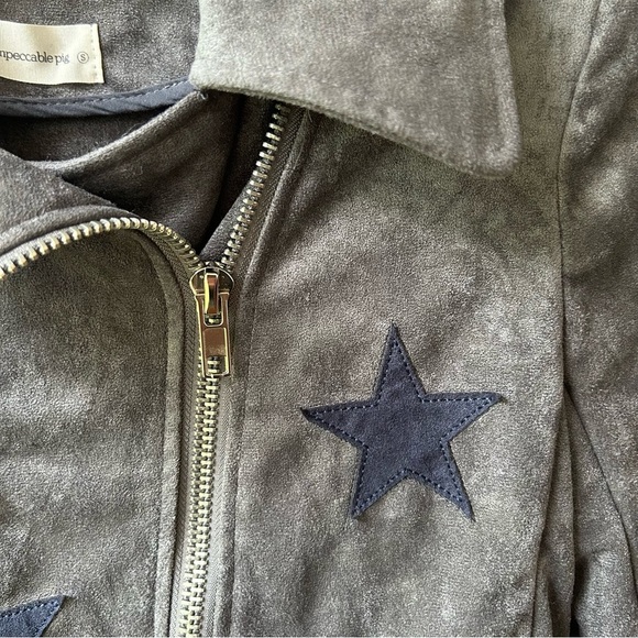 The Impeccable Pig Olivaceous faux suede cropped moto jacket with star appliqué - Picture 4 of 11